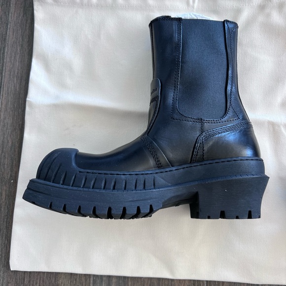Acne studios blk combat boots. Brand new. Size 37 Italian. Never been worn. - Picture 3 of 9